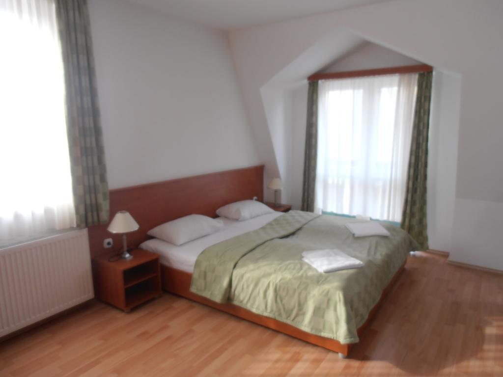 Hotel Kristaly Hajdúszoboszló Chambre photo