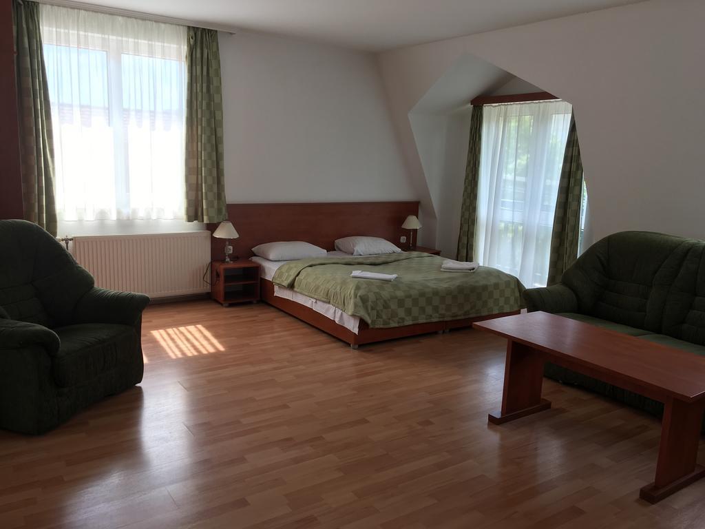 Hotel Kristaly Hajdúszoboszló Extérieur photo